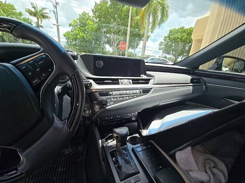 Used 2019 Lexus ES 350 w/ Premium Package FWD image 17