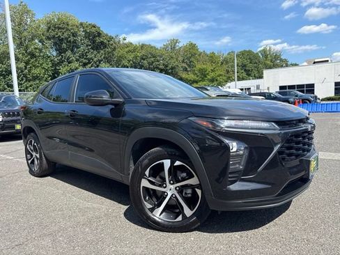 Used 2024 Chevrolet Trax RS FWD image 1
