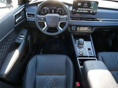 Used 2025 Mitsubishi Outlander SEL Black Edition image 10