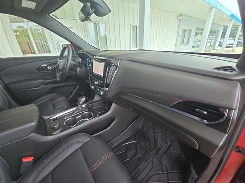 Used 2023 Chevrolet Traverse RS image 29