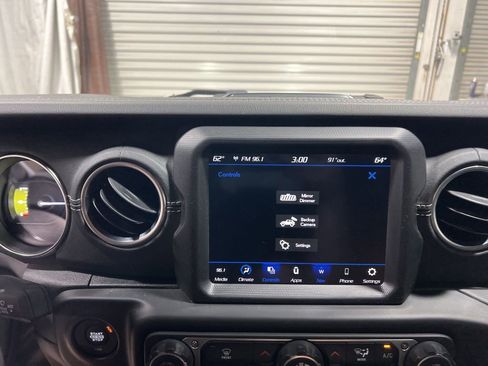 Used 2023 Jeep Wrangler Unlimited Sahara image 36