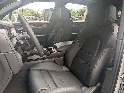 Certified 2025 Porsche Cayenne S AWD/4WD image 5