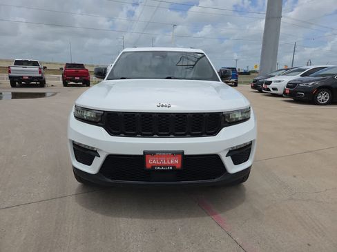 Used 2023 Jeep Grand Cherokee Limited w/ Black Appearance Package AWD/4WD image 14