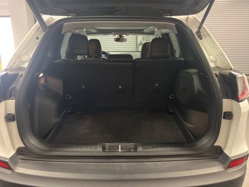 Used 2019 Jeep Cherokee Limited image 16