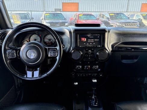 Used 2017 Jeep Wrangler Unlimited Sahara image 9