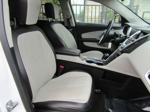 Used 2017 Chevrolet Equinox Premier w/ Enhanced Convenience Package AWD/4WD image 12