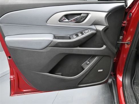 Used 2021 Chevrolet Traverse LT w/ LT Premium Package image 10