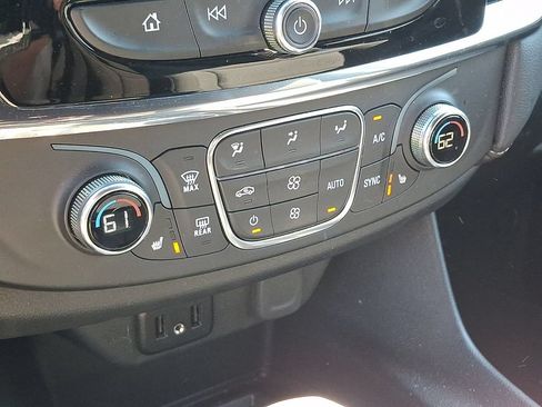 Used 2023 Chevrolet Traverse LT AWD/4WD image 16