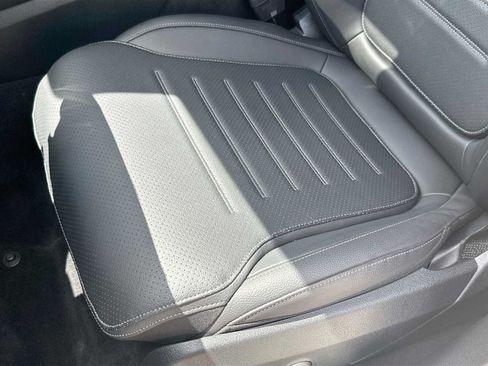 Used 2025 Mercedes-Benz GLC 300 4MATIC w/ AMG Line image 19