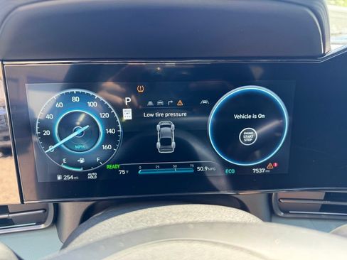 Used 2025 Hyundai Elantra Limited FWD image 26