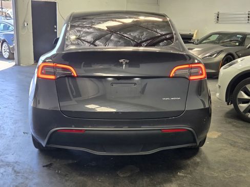 Used 2021 Tesla Model Y Long Range image 3
