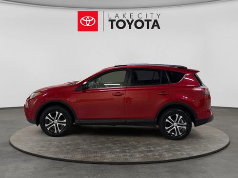 Used 2017 Toyota RAV4 LE FWD image 3