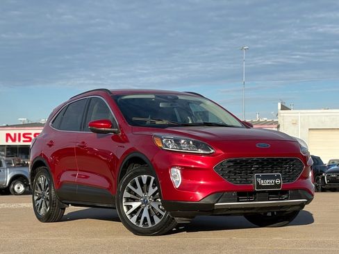 Used 2020 Ford Escape Titanium image 2