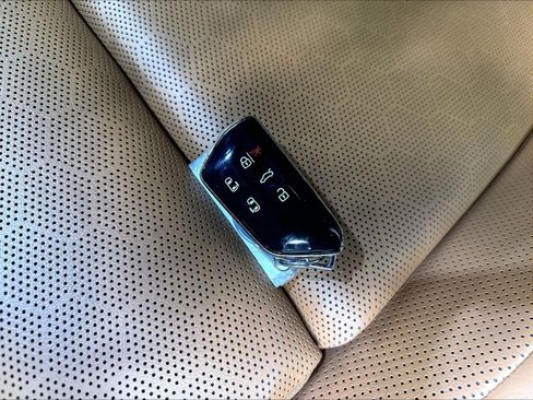 Used 2025 Volkswagen ID. Buzz Pro S RWD image 32