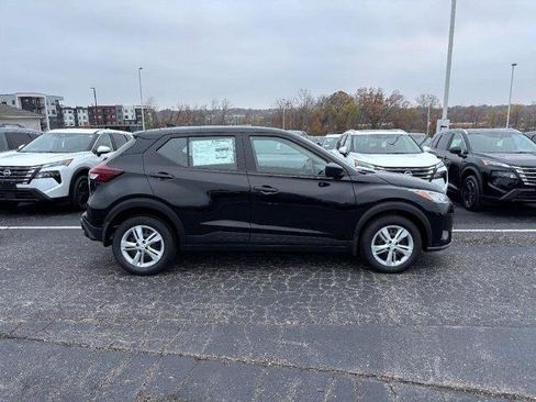 Certified 2025 Nissan Kicks Play S FWD image 2