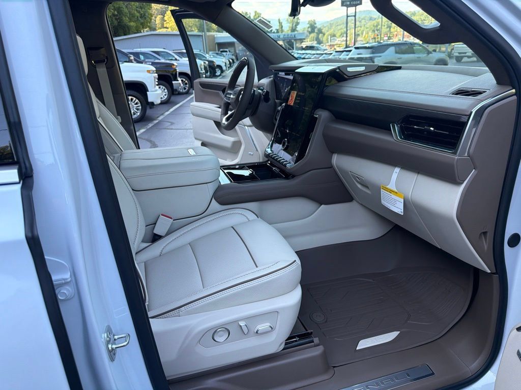 New 2026 GMC Yukon Denali w/ Denali Reserve Package AWD/4WD image 17