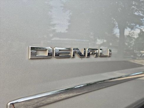 Used 2016 GMC Yukon Denali w/ Open Road Package AWD/4WD image 11