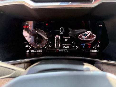 Used 2024 GMC Canyon Denali AWD/4WD image 17
