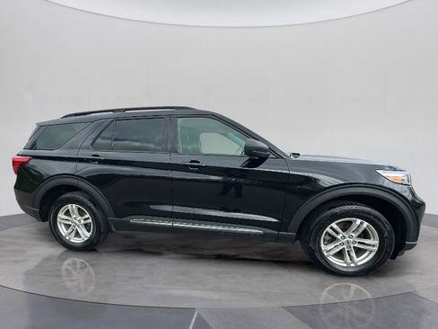 Certified 2022 Ford Explorer XLT image 7