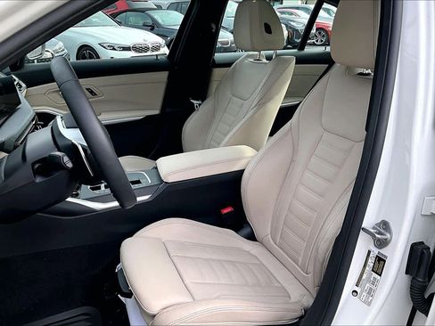 Used 2025 BMW 330i Sedan w/ Premium Package image 7