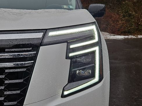 Certified 2025 Nissan Armada SV image 8