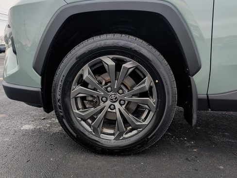 Used 2022 Toyota RAV4 XLE Premium image 8