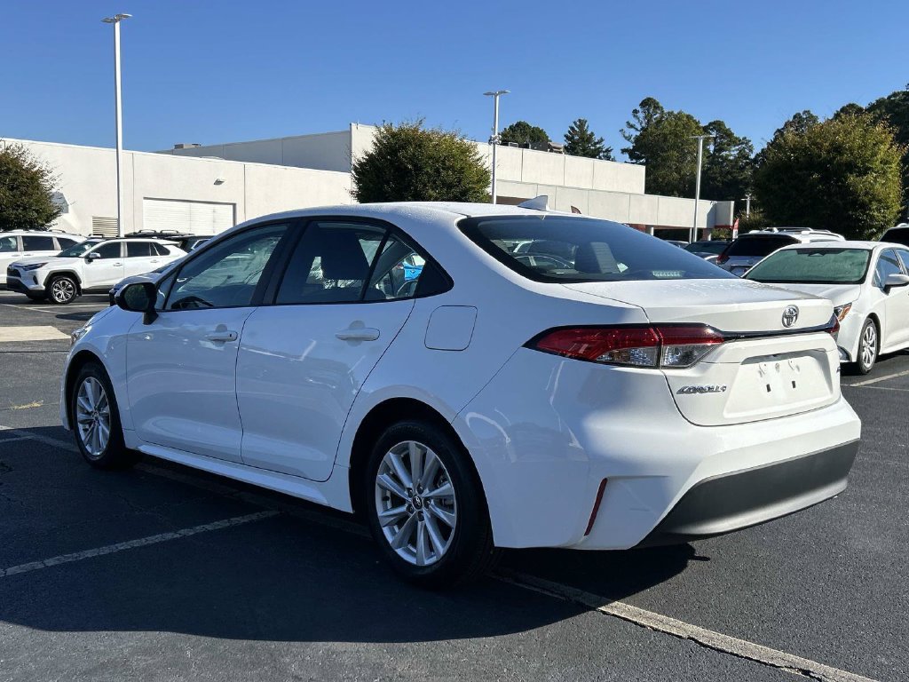 Used 2024 Toyota Corolla LE w/ LE Convenience Package FWD image 6