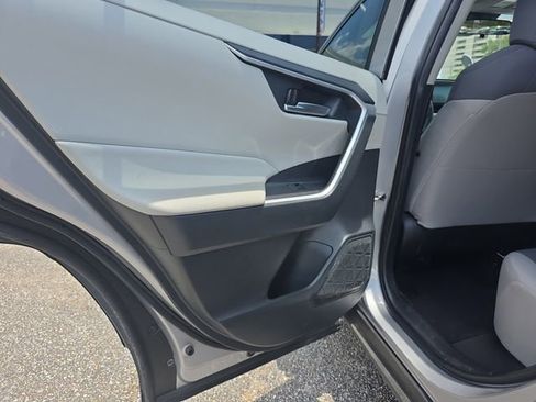 Used 2019 Toyota RAV4 XLE FWD image 29