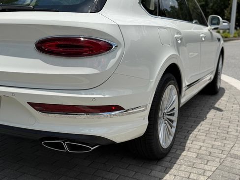 New 2026 Bentley Bentayga AWD/4WD image 15