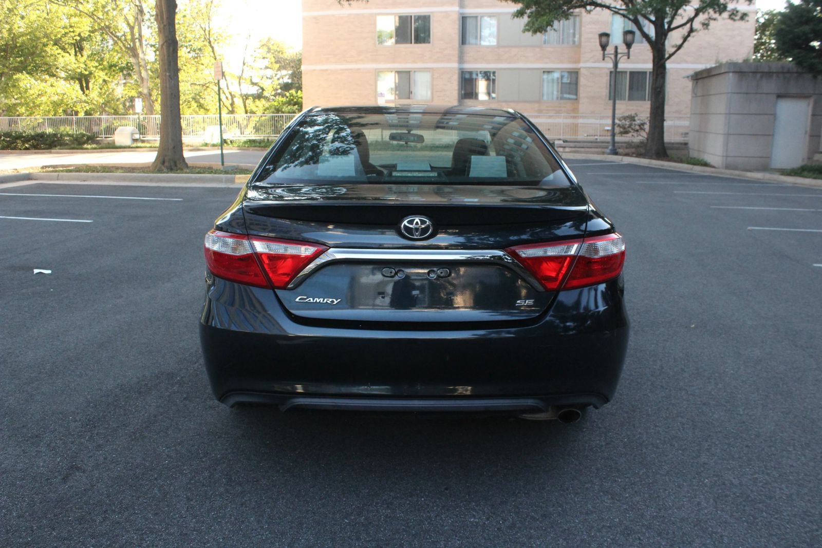 Used 2015 Toyota Camry SE FWD image 8