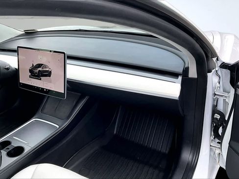 Used 2022 Tesla Model 3 image 24