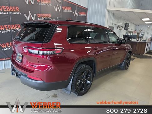 Used 2023 Jeep Grand Cherokee L Limited w/ Black Appearance Package AWD/4WD image 4