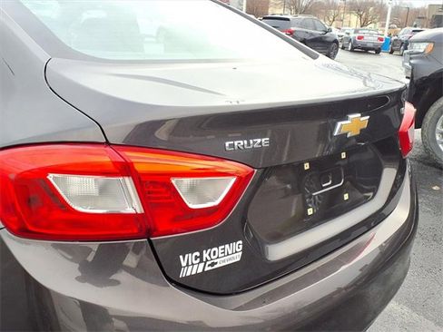 Used 2017 Chevrolet Cruze LT image 21