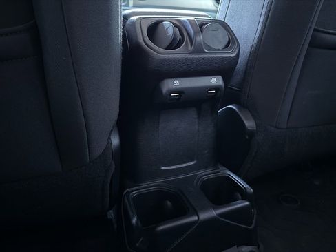 Used 2019 Jeep Wrangler Unlimited Sport S image 25