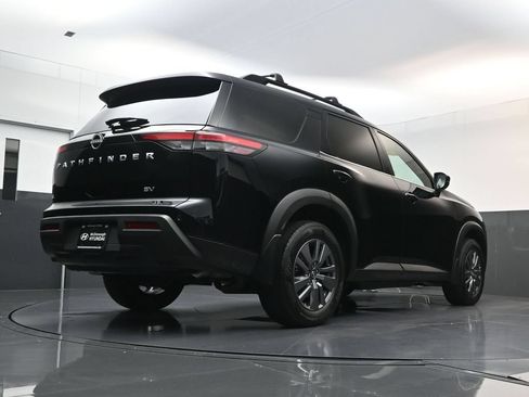 Used 2024 Nissan Pathfinder SV w/ Lighting Package (N92) FWD image 23