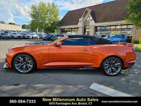 Used 2022 Chevrolet Camaro ZL1 image 2