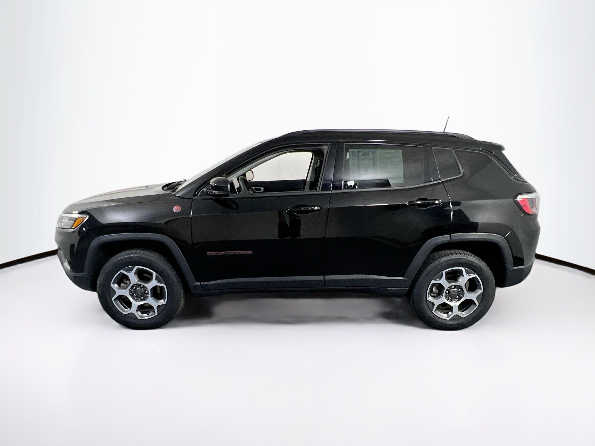 Used 2022 Jeep Compass Trailhawk AWD/4WD image 8