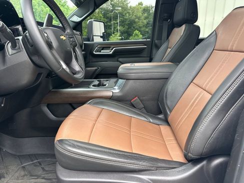 Used 2024 Chevrolet Silverado 2500 High Country w/ High Country Premium Package AWD/4WD image 10