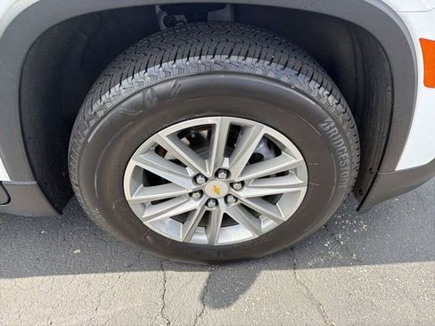 Used 2023 Chevrolet Traverse LT image 7