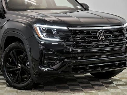 Certified 2025 Volkswagen Atlas Cross Sport SEL R-Line image 2