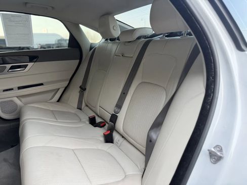 Used 2016 Jaguar XF Prestige image 15