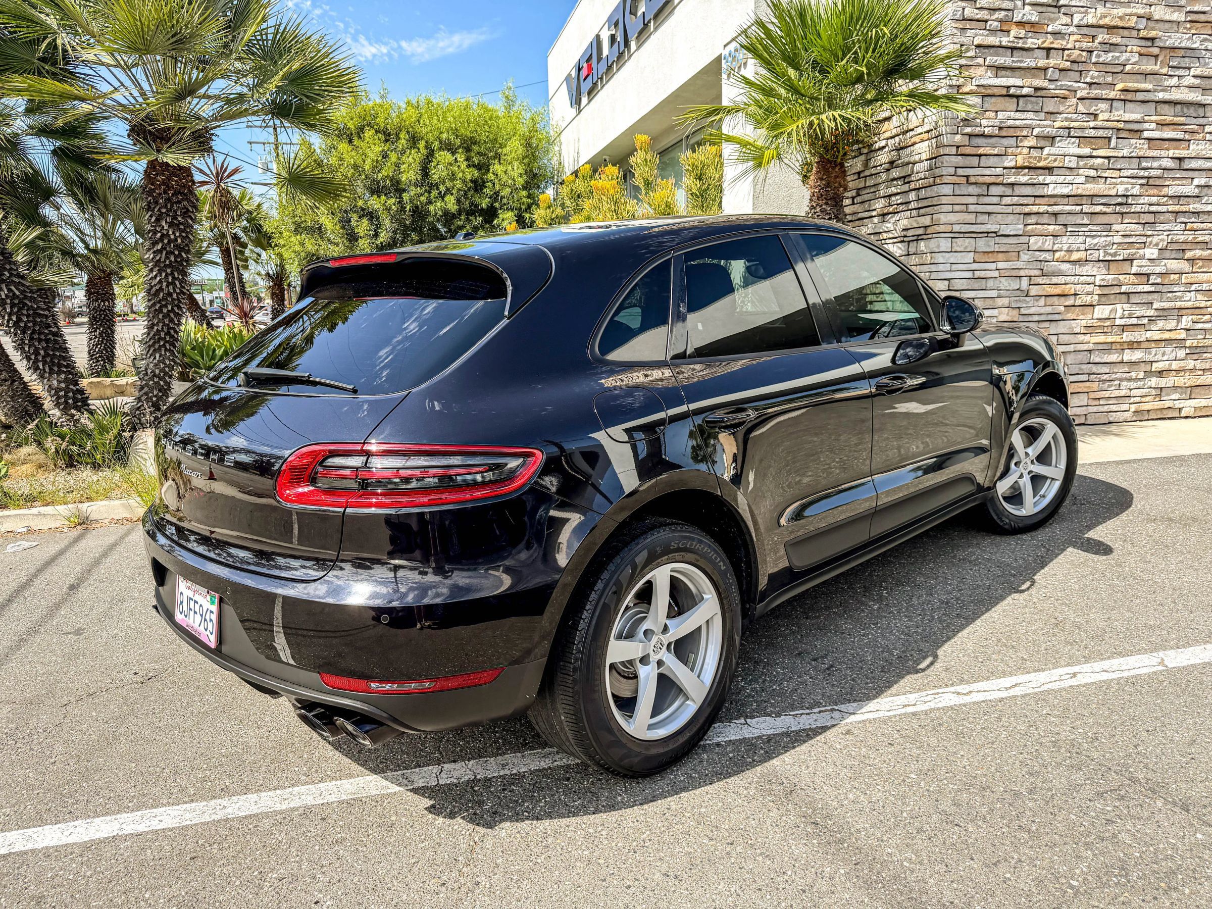 Used 2018 Porsche Macan Sport Edition AWD/4WD image 7