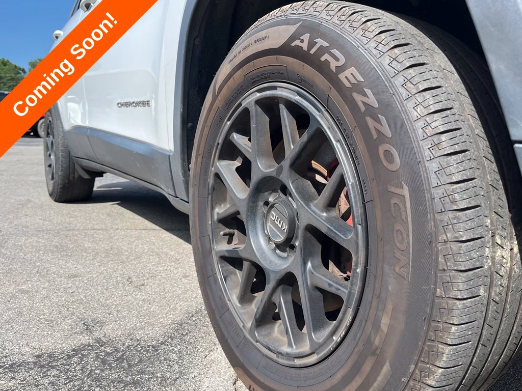 Used 2019 Jeep Cherokee Latitude w/ Popular Appearance Group AWD/4WD image 16