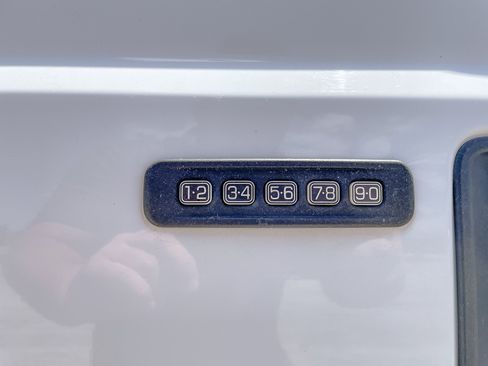 Used 2015 Ford F250 XLT w/ XLT Interior Package AWD/4WD image 11