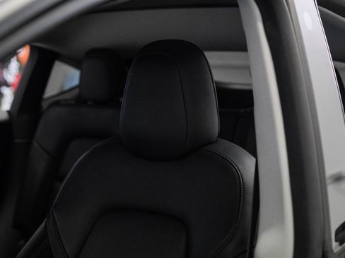 Used 2022 Tesla Model Y Long Range image 35