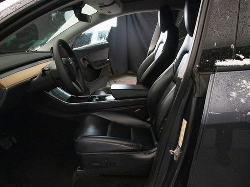 Used 2020 Tesla Model Y Long Range image 24