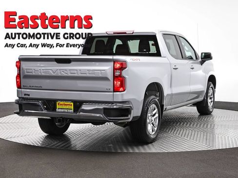 Used 2022 Chevrolet Silverado 1500 LT AWD/4WD image 5