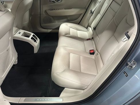 Used 2020 Volvo S90 T6 Momentum image 11