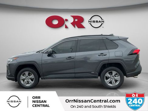 Used 2022 Toyota RAV4 LE AWD/4WD image 8