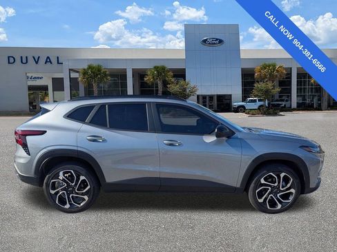Used 2025 Chevrolet Trax RS w/ Sunroof Package FWD image 3